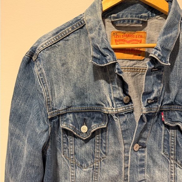 Levi’s Medium Wash Trucker Jacket - Men’s Size M - Picture 3 of 8